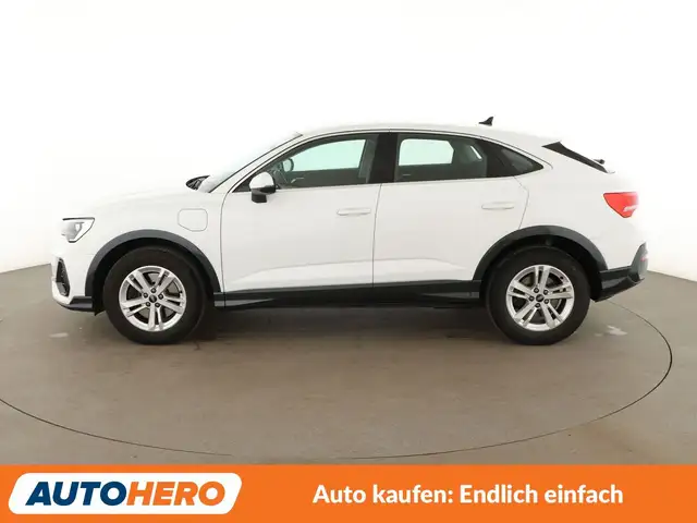 Audi Q3 view 3