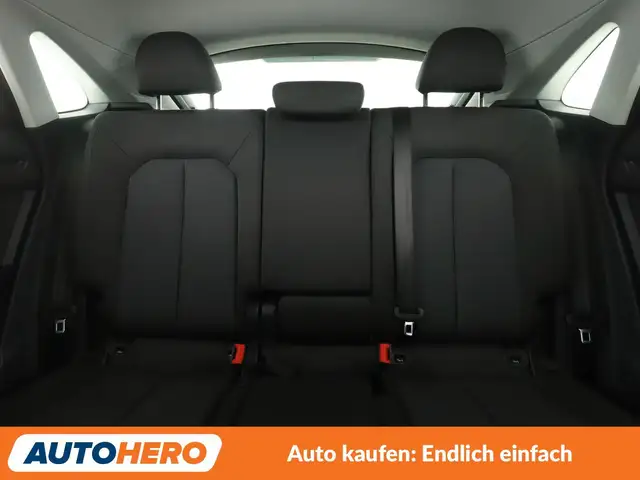 Audi Q3 view 15