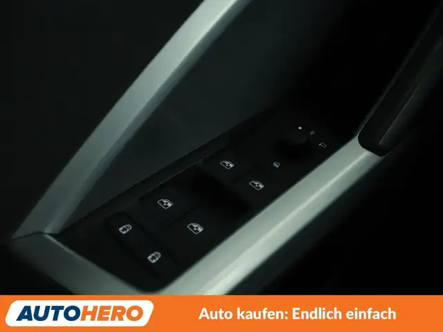 Audi Q3 view 27
