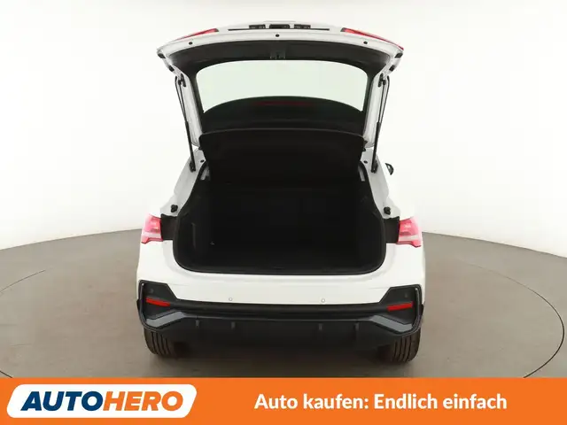 Audi Q3 view 16