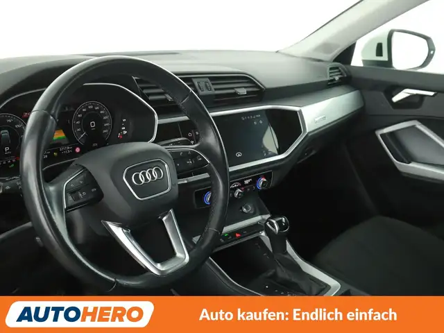 Audi Q3 view 11