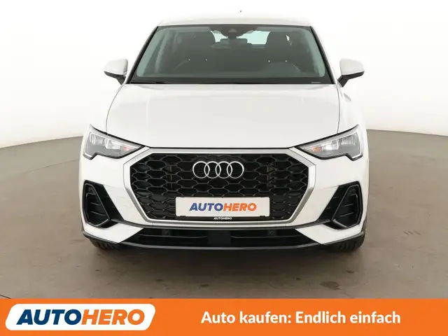Audi Q3 view 9