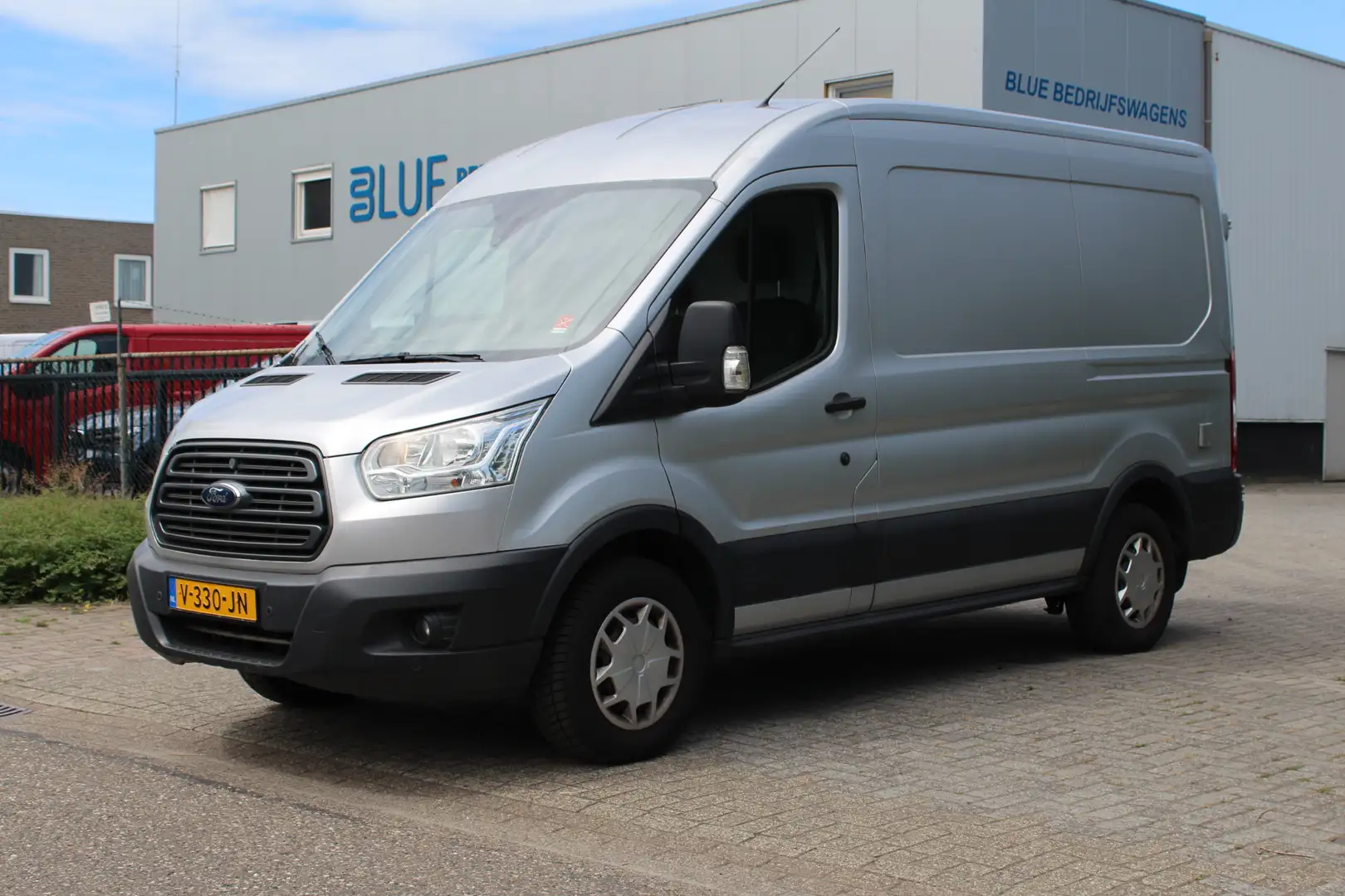 Ford Transit 350 2.0 TDCI 130PK Euro6 L2H2 RWD Trend Service bu Zilver - 1