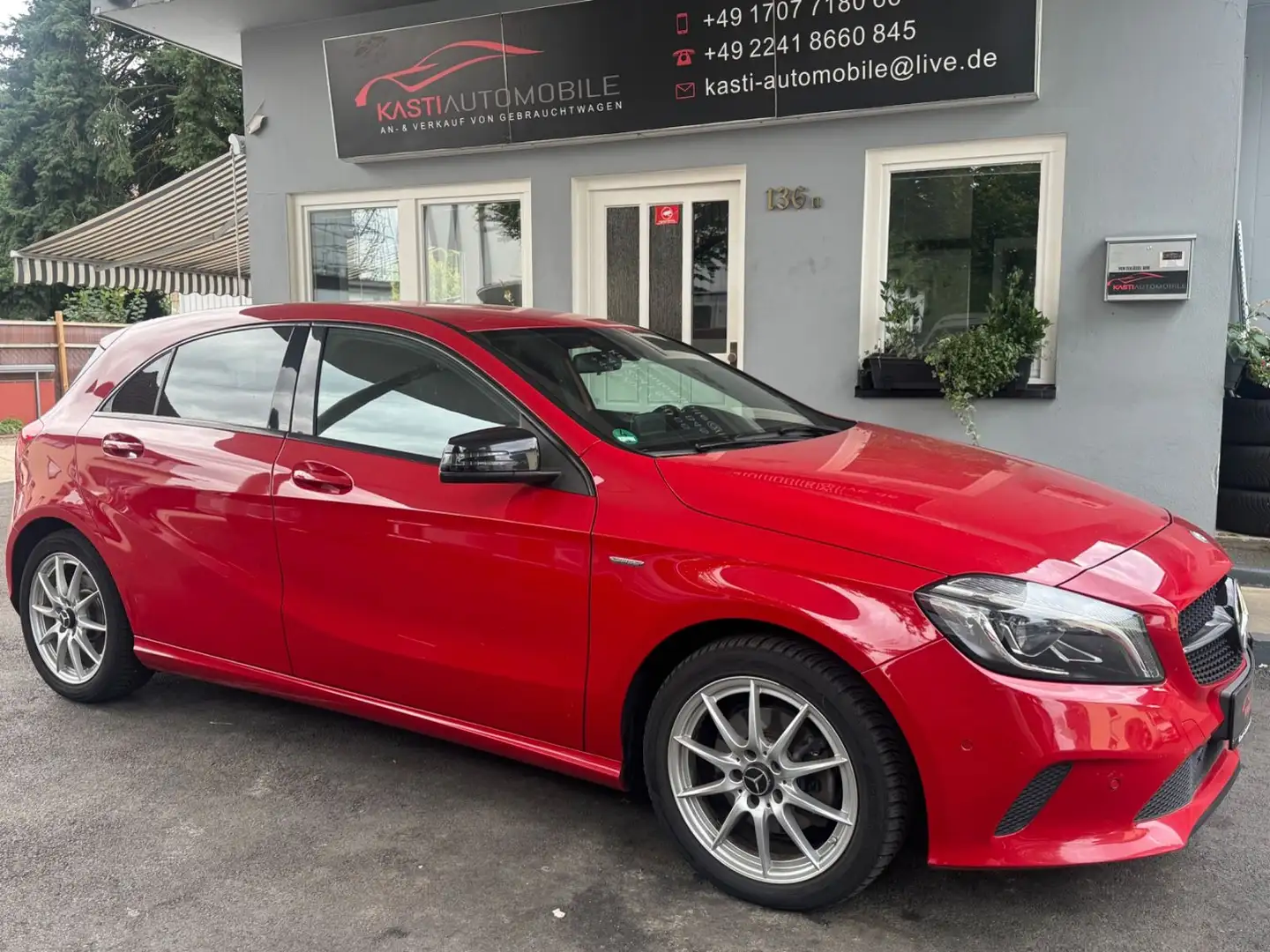 Mercedes-Benz A 220 A -Klasse A 220 CDI / d BlueEfficiency Rot - 1