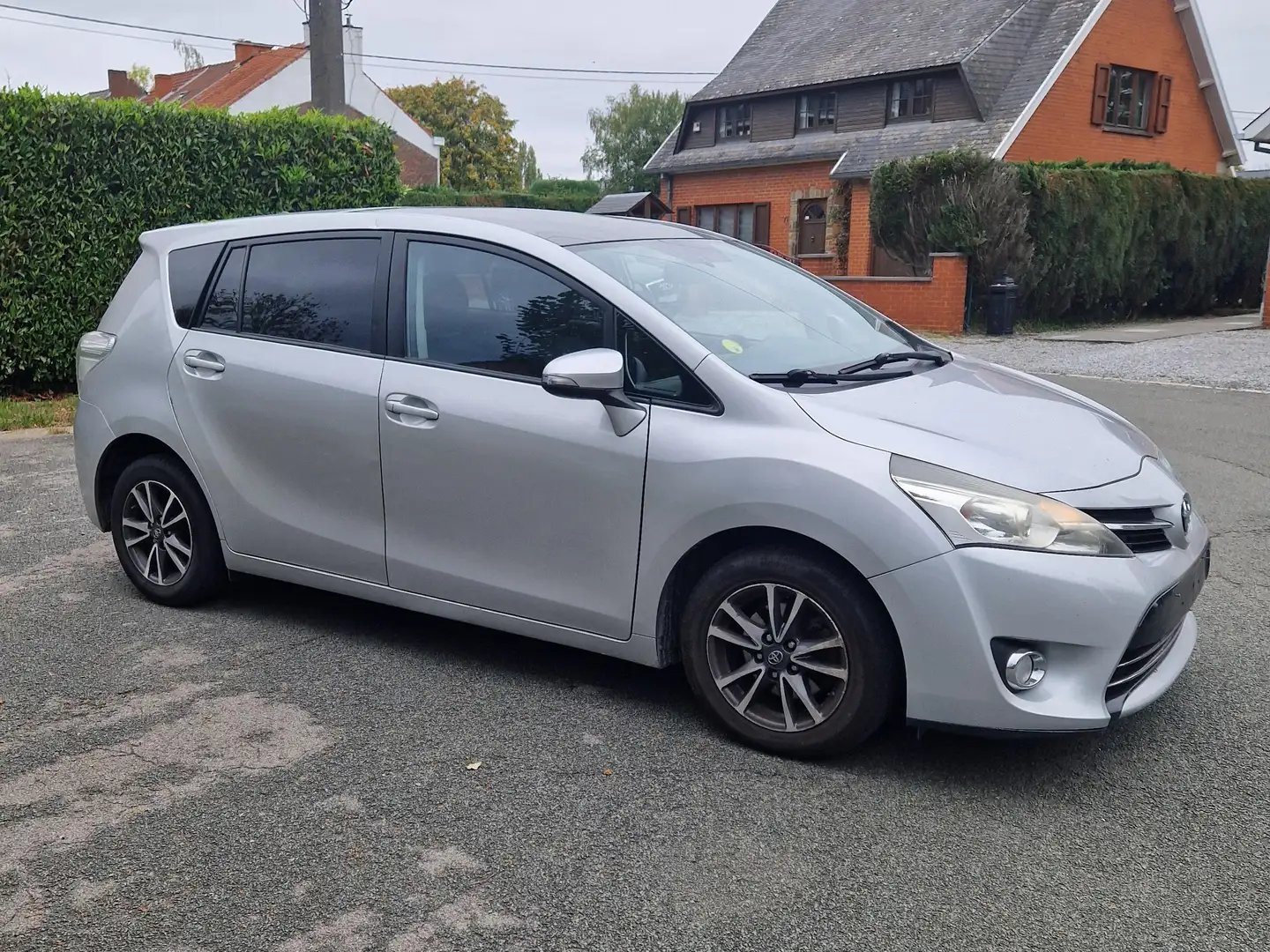 Toyota Verso Verso 1.6 D-4D Skyview clim gps pano camera Zilver - 2