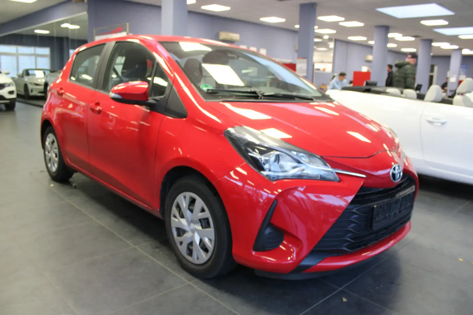 Toyota Yaris 1.5 Bual-VVR-iE Comfort Rouge - 1