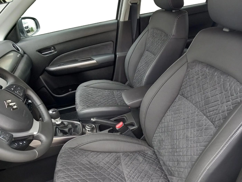 Suzuki Vitara 1.4 AllGrip HYBRID Comfort+ PANO*LED*ACC*CAM — photo 9