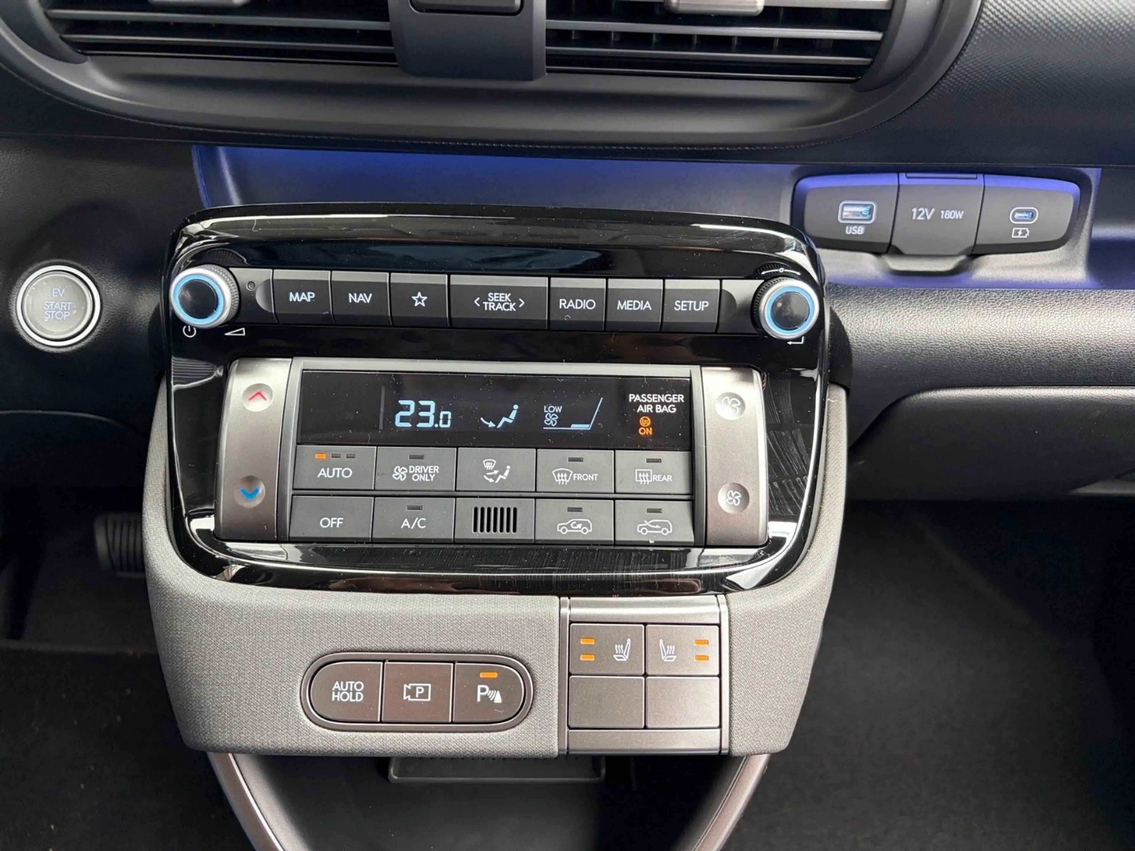 Hyundai Inster Prime 49 kWh V2L Glas-Dach Wärmepumpe — photo 15