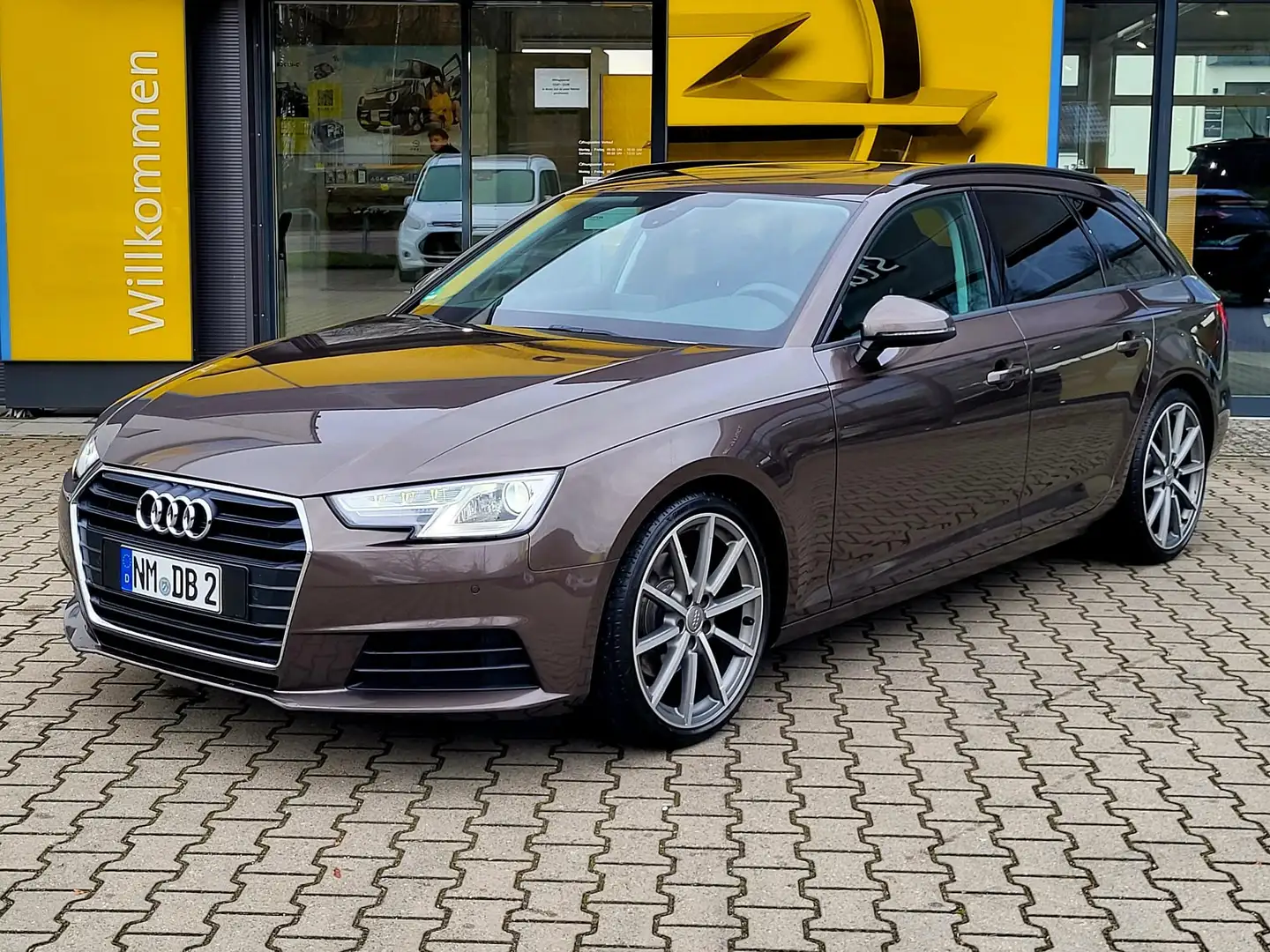 Audi A4 2.0 TDI S tronic Avant *BiXENON*R19ZOLL*NAVI* Bruin - 2