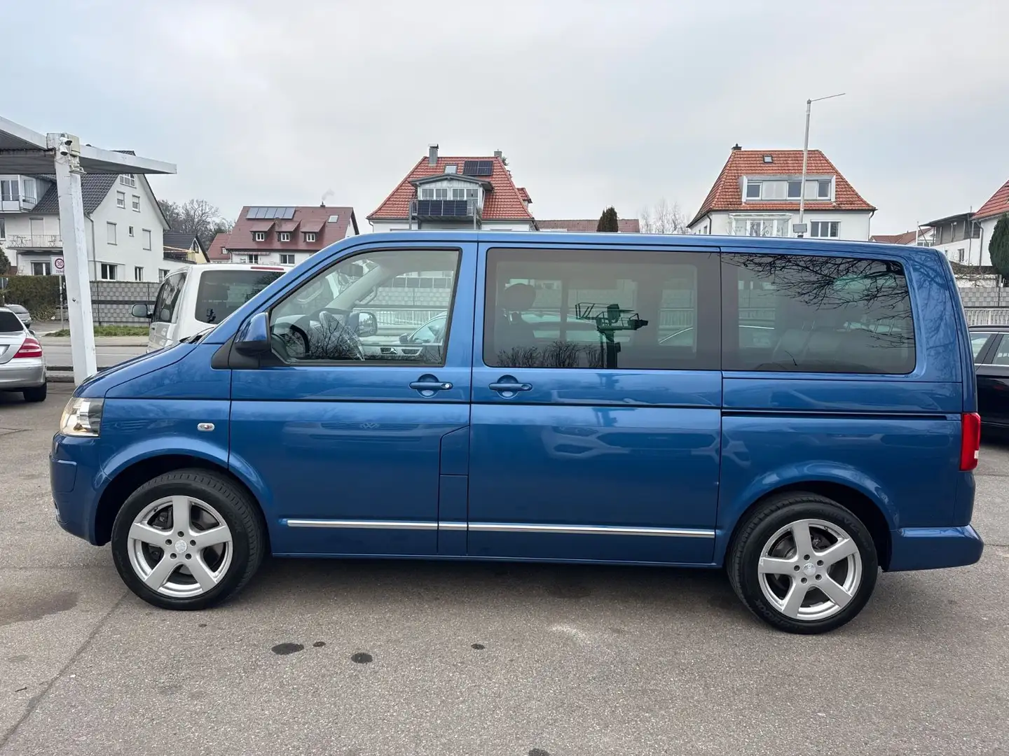 Volkswagen T5 Multivan *DSG*4MOTION*AHK*7Sitzer* Bleu - 2