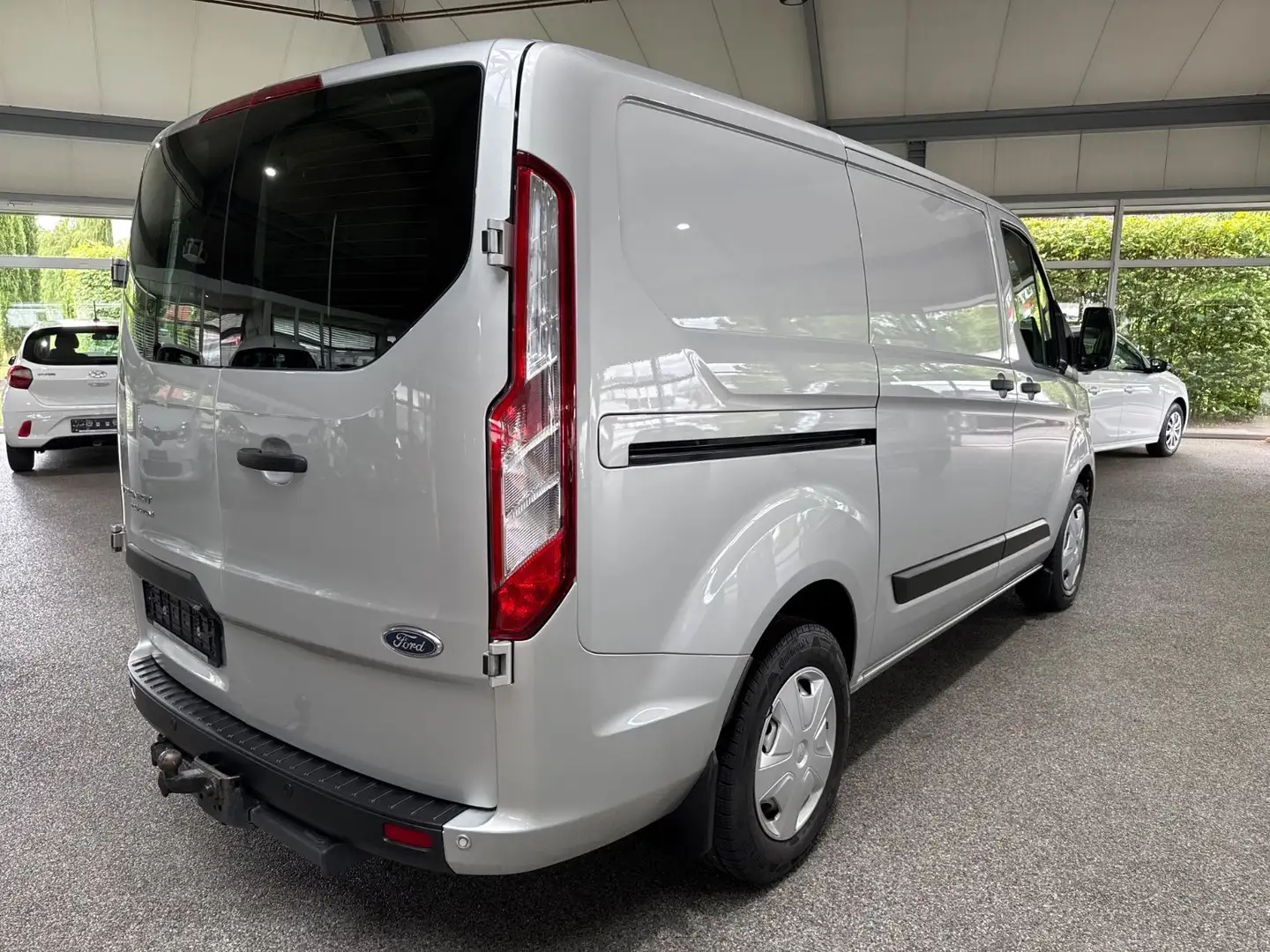 Ford Transit Custom 340 L1 Trend AHKNaviRfK Winter PDC Plateado - 2