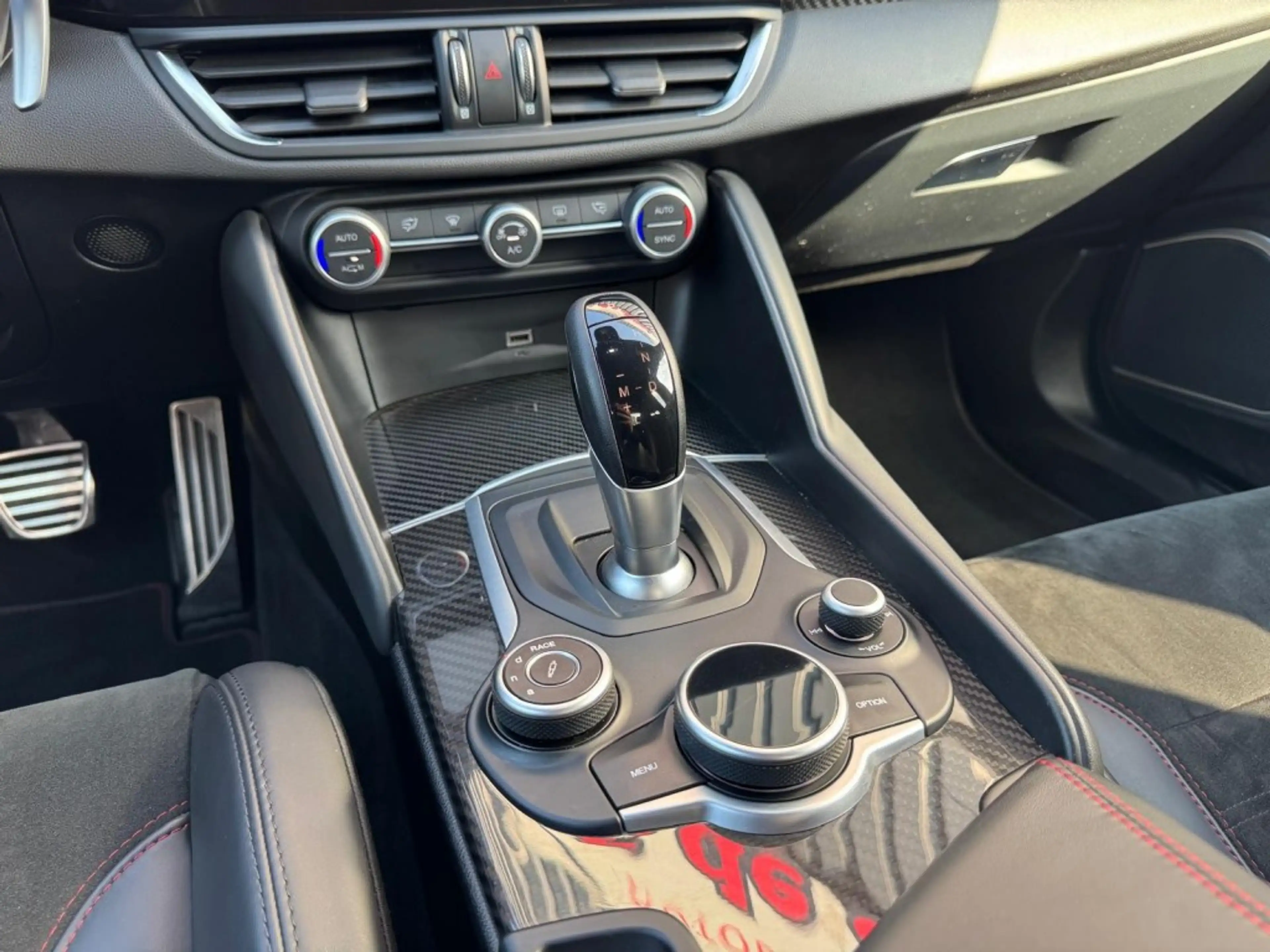 Alfa Romeo Giulia 2.9 V6 QUADRIFOGLIO Carbon pakket Sparco kuipstoel — photo 36