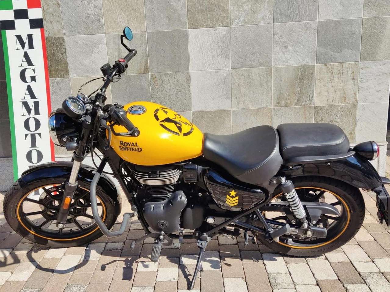 Royal Enfield Meteor 350 FIREBALL