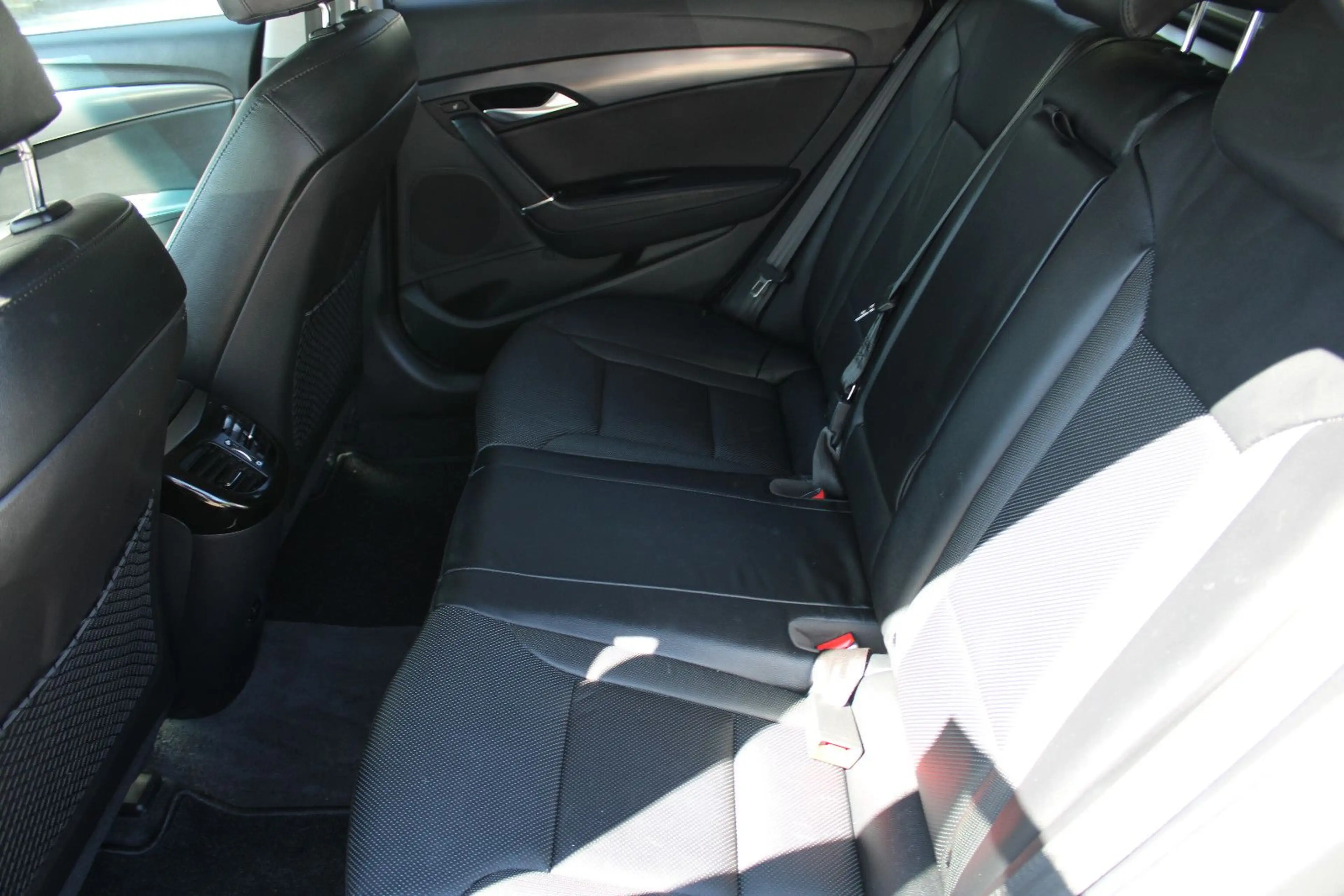 Hyundai i40 cw Space Plus *LEDER+XENON+PDC+AHK* — photo 15