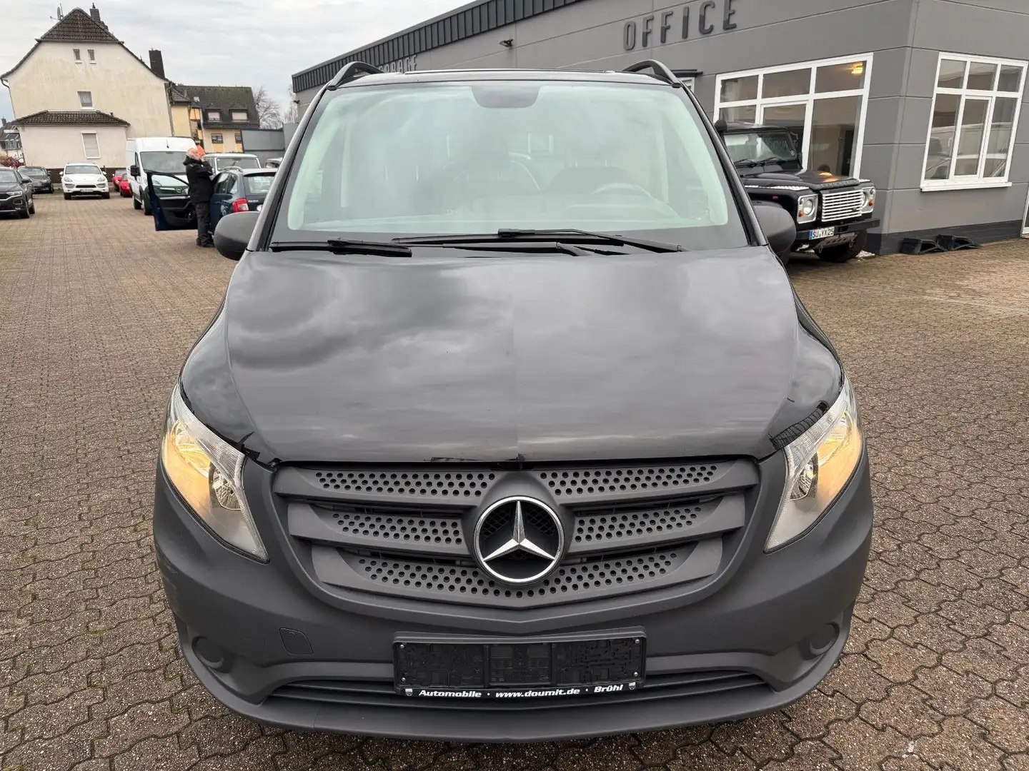 Mercedes-Benz Vito 111 CDI FWD kompakt *Campingmobil umgebaut* Schwarz - 2