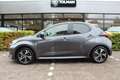 Toyota Yaris 1.5 Hybrid 115 First Edition Special | Rijklaar | Gris - thumbnail 2