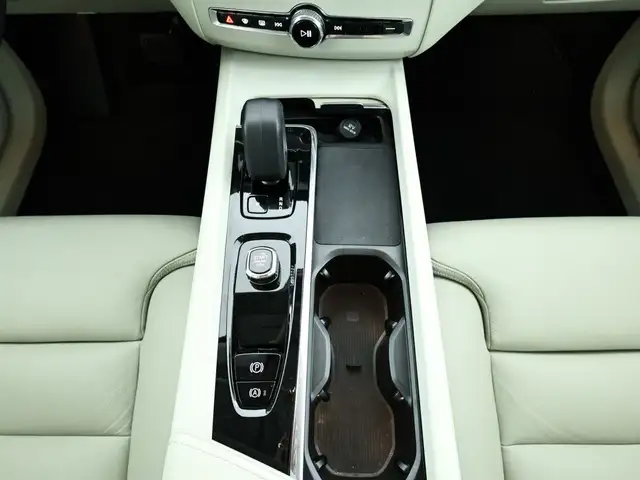 Volvo XC60 view 13