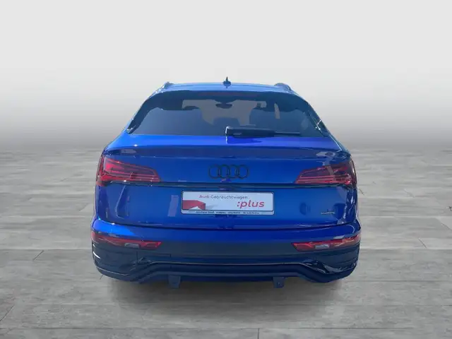 Audi Q5 view 4