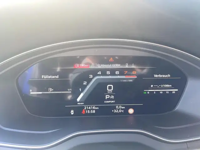 Audi Q5 view 10