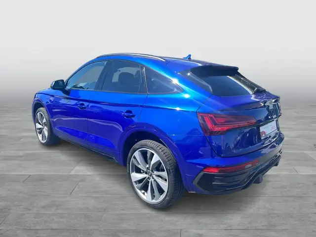 Audi Q5 view 3