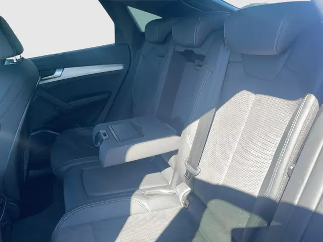 Audi Q5 view 12