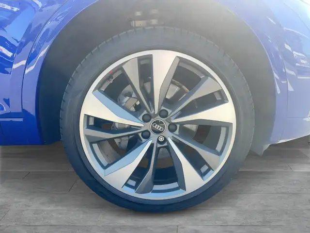 Audi Q5 view 7