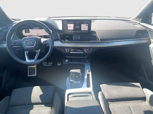 Audi Q5 view 11