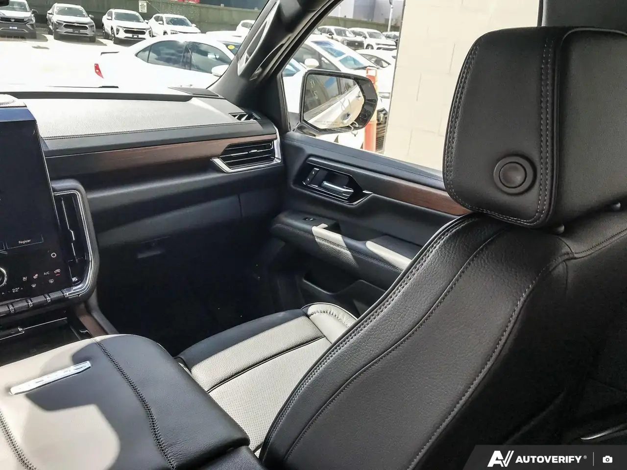 GMC Yukon снимка GMC Yukon