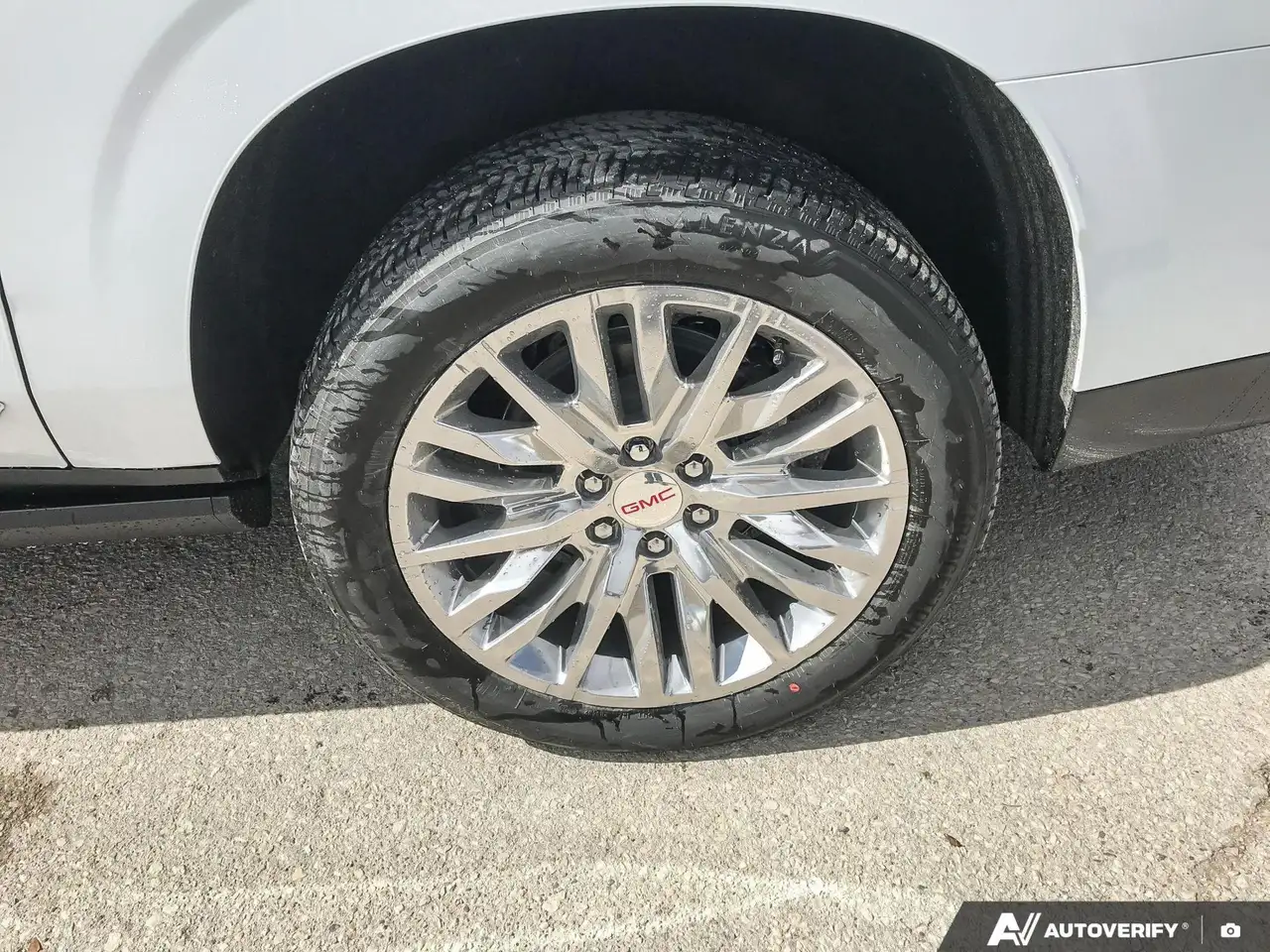 GMC Yukon снимка GMC Yukon