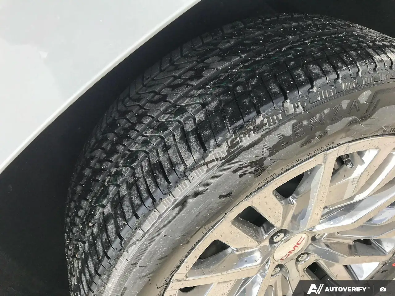 GMC Yukon снимка GMC Yukon