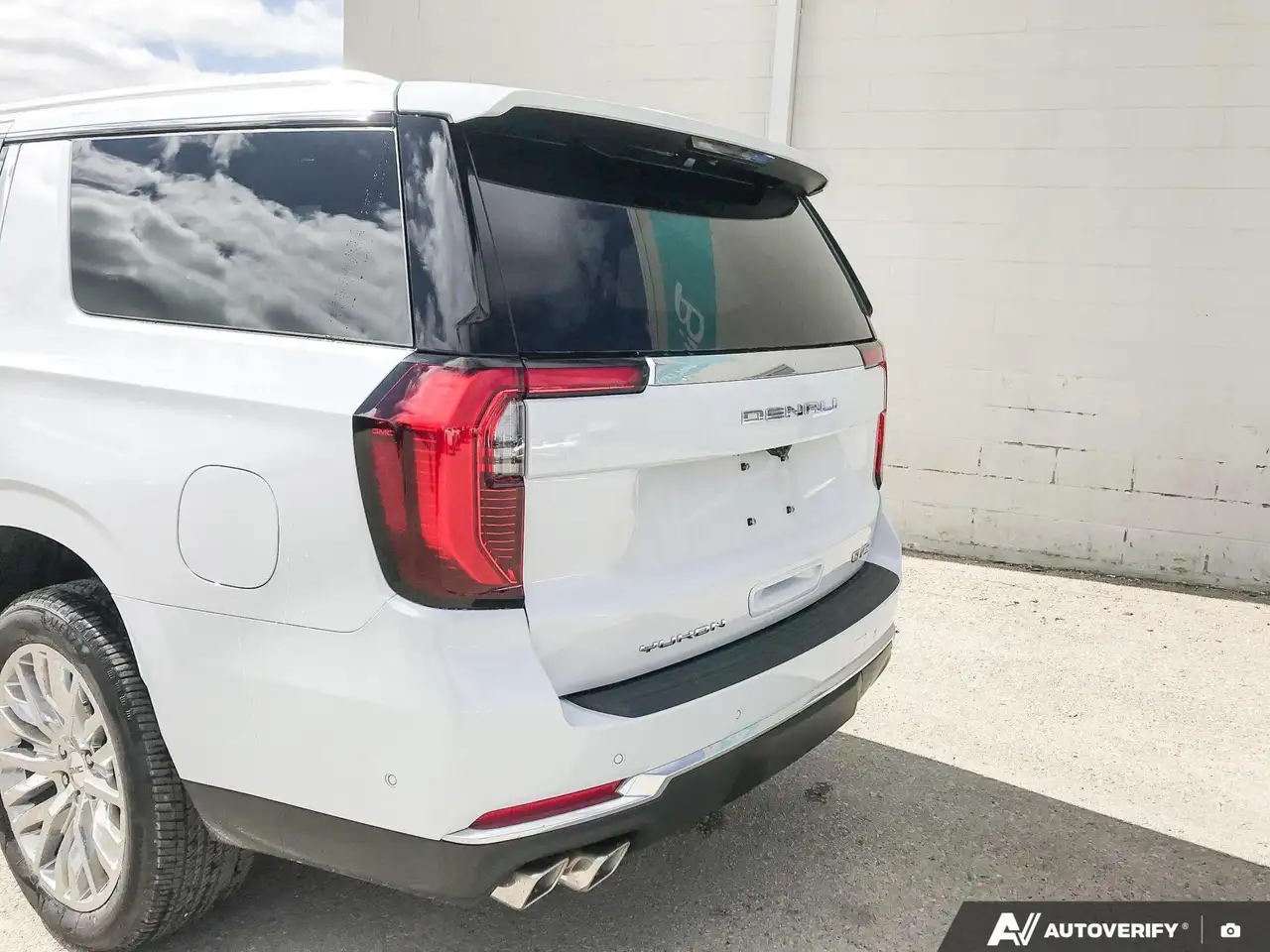 GMC Yukon снимка GMC Yukon