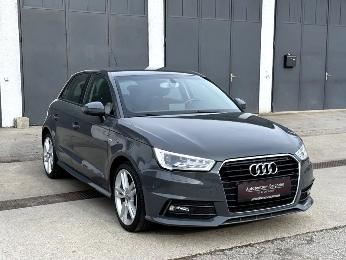 Audi A1 1.0 TFSI S-Line Exterieur Grau - 1
