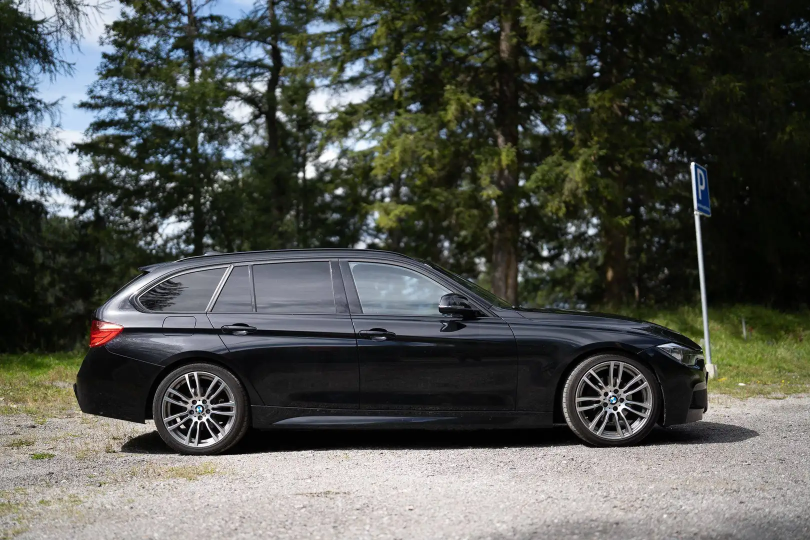 BMW 320 320d Touring Aut. Schwarz - 2