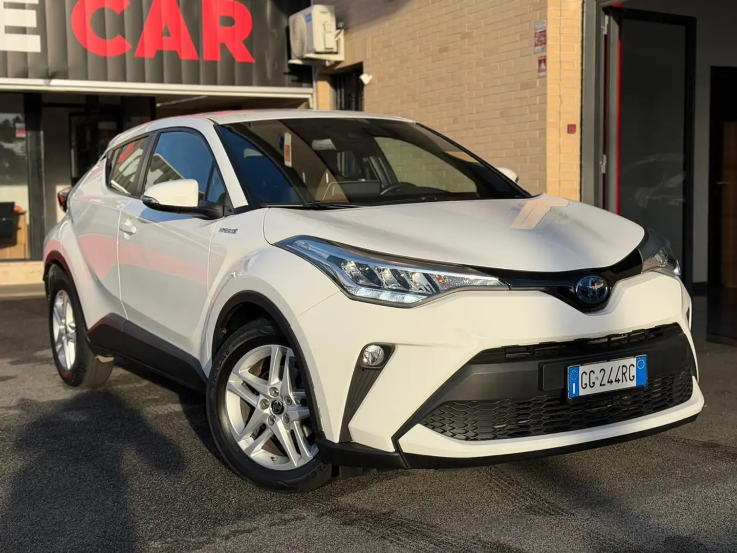 Toyota C-HR 1.8 Hybrid E-CVT Business (NESSUN VINCOLO) Bianco - 1