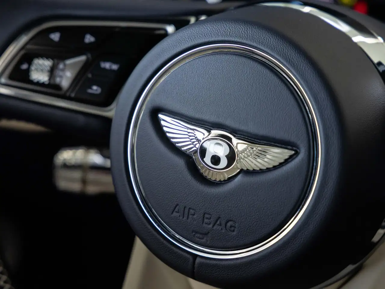 Bentley Continental 2025 — фото 12