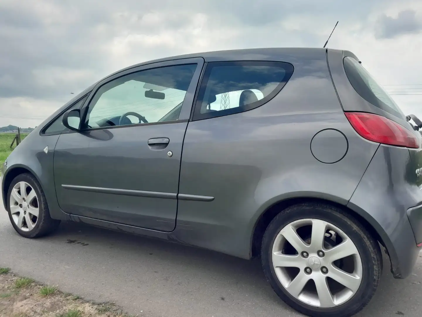 Mitsubishi Colt Colt 1.3 cz3 1,3 invite Šedá - 2