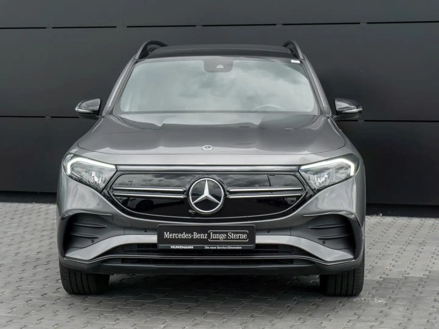 Mercedes-Benz EQB 300 4M AMG Night Panorama Kamera Easy-Pack Grau - 2