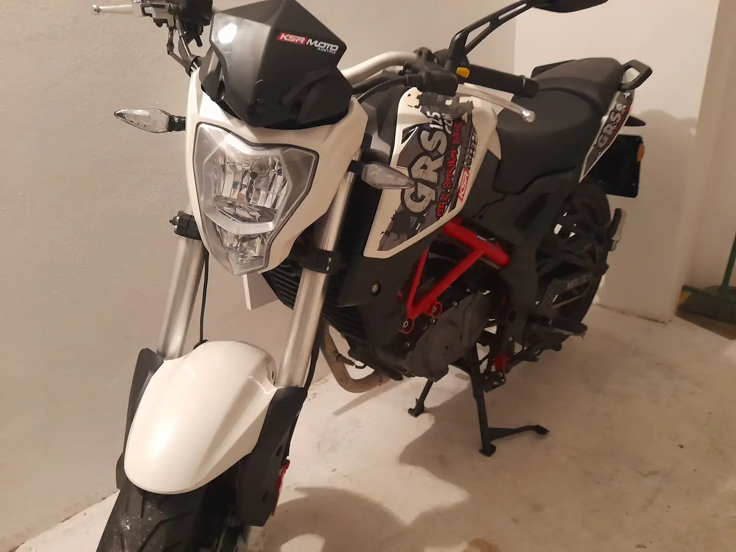 KSR Moto GRS 125 Wit - 2