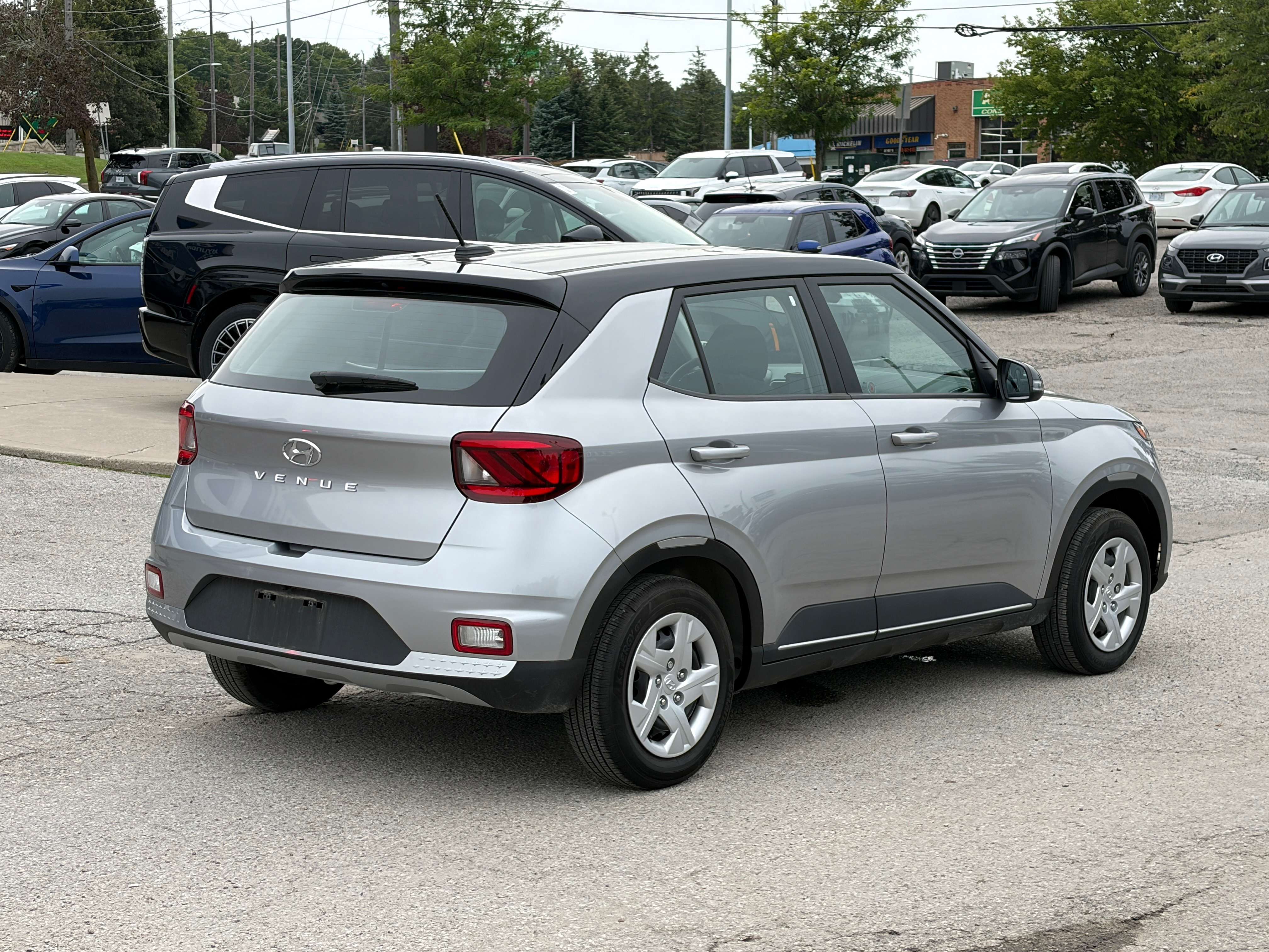 2024 Hyundai Venue ESSENTIAL TWO-TONE - HEATED SEATS | APPLE CARPLAY — снимка 1