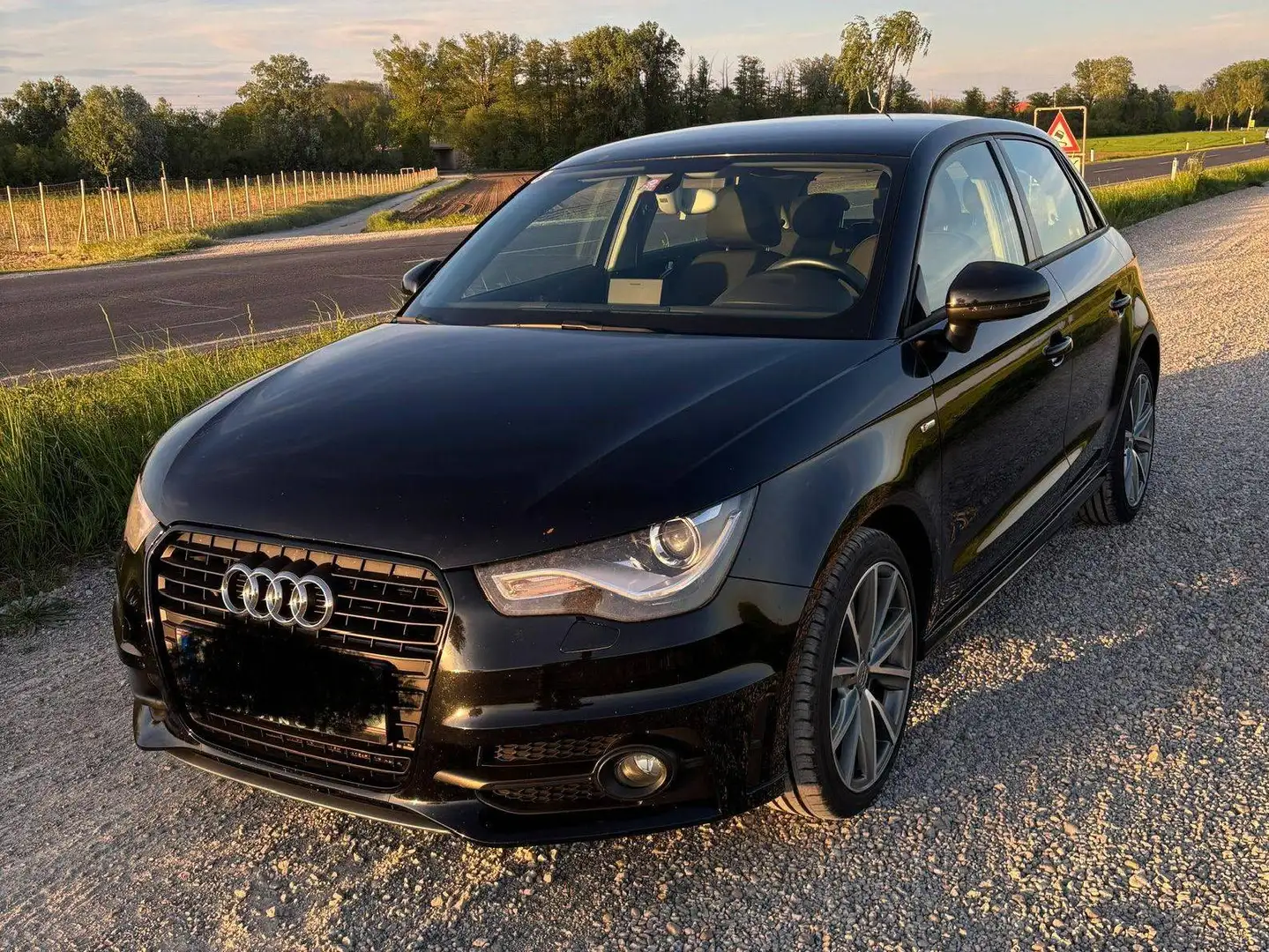 Audi A1 A1 SB 1,6 TDI admired admired Schwarz - 2