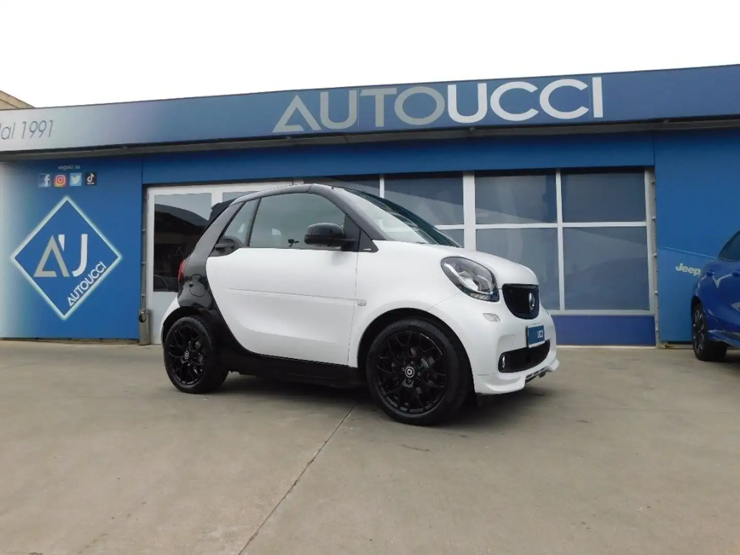 smart forTwo 70 1.0 twinamic Passion Cabrio Automatica Bianco - 2