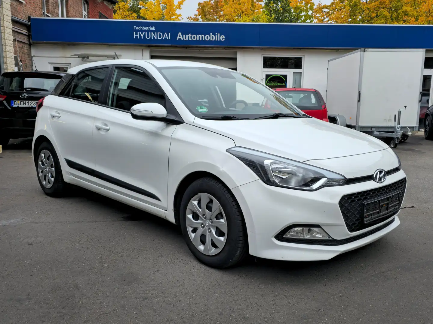 Hyundai i20 i20 1.4 Automatik Trend 1.Hand gepflegt Blanc - 1