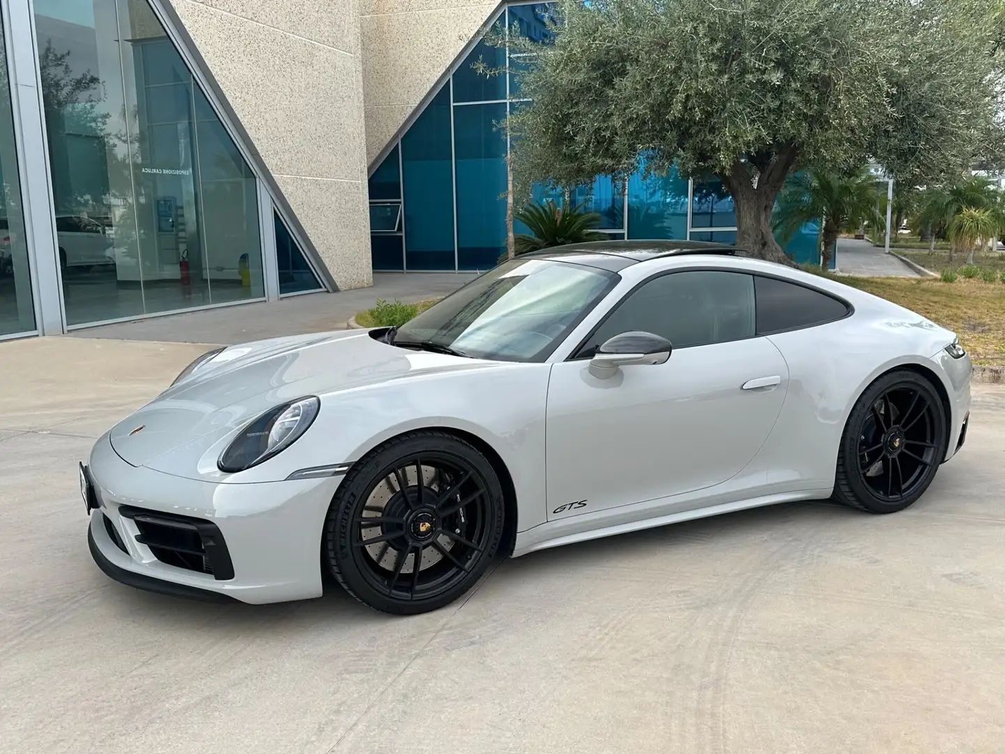 Porsche 992 Carrera 4 GTS possibilità noleggio no scoring Grigio - 2