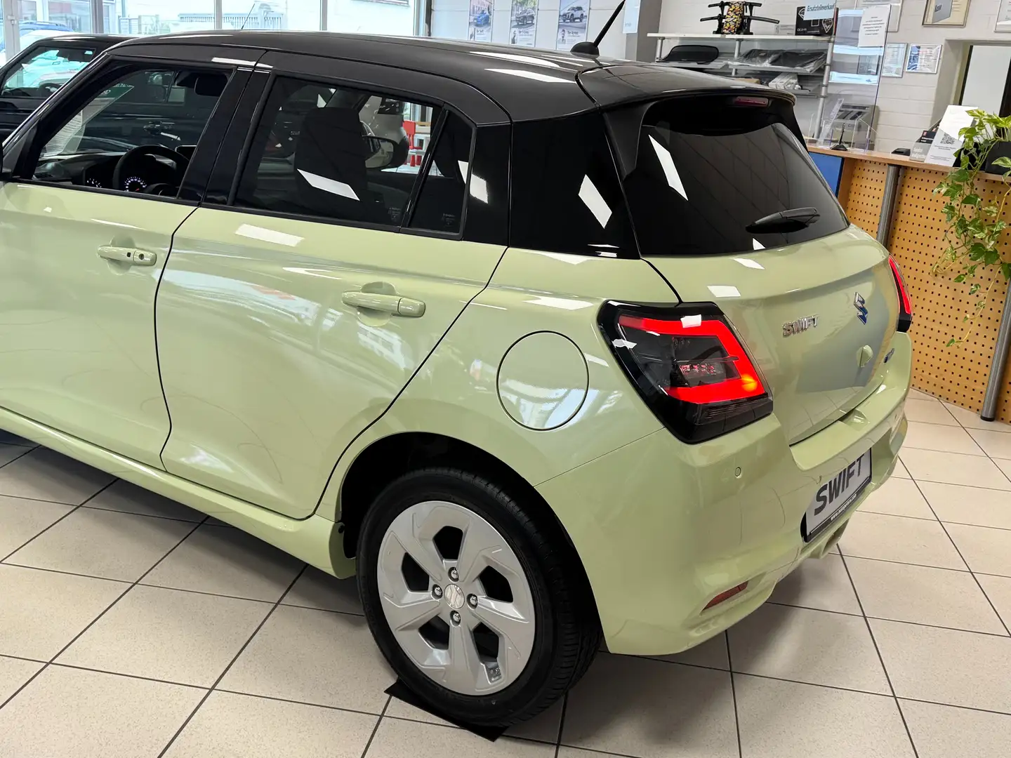 Suzuki Swift Swift 1.2 Comfort*CarPlay*Kamera*Navi*LED*PDC Gelb - 2