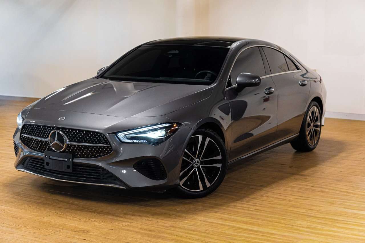 2026 Mercedes-Benz CLA ** COMME NEUF ** Mountain Grey Metallic *  Black A