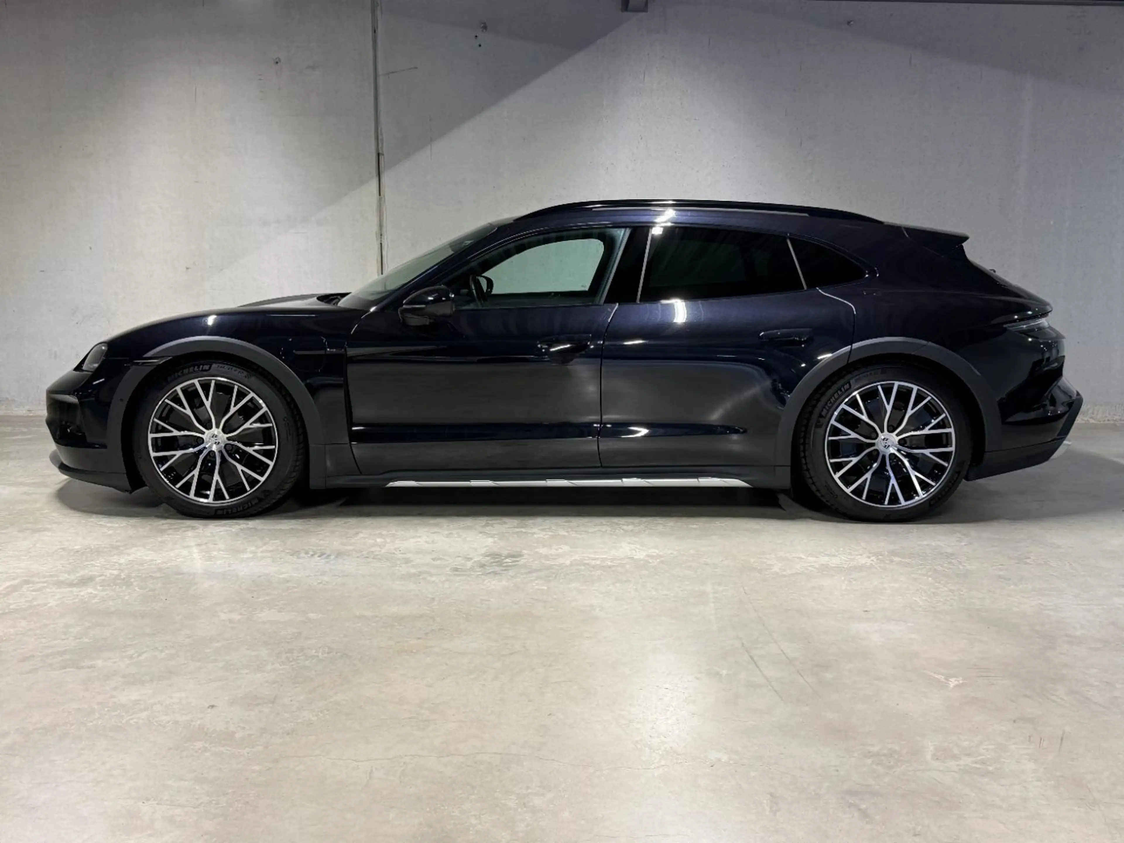 Porsche Taycan 4 Cross Turismo | BOSE | Surround View | — photo 3