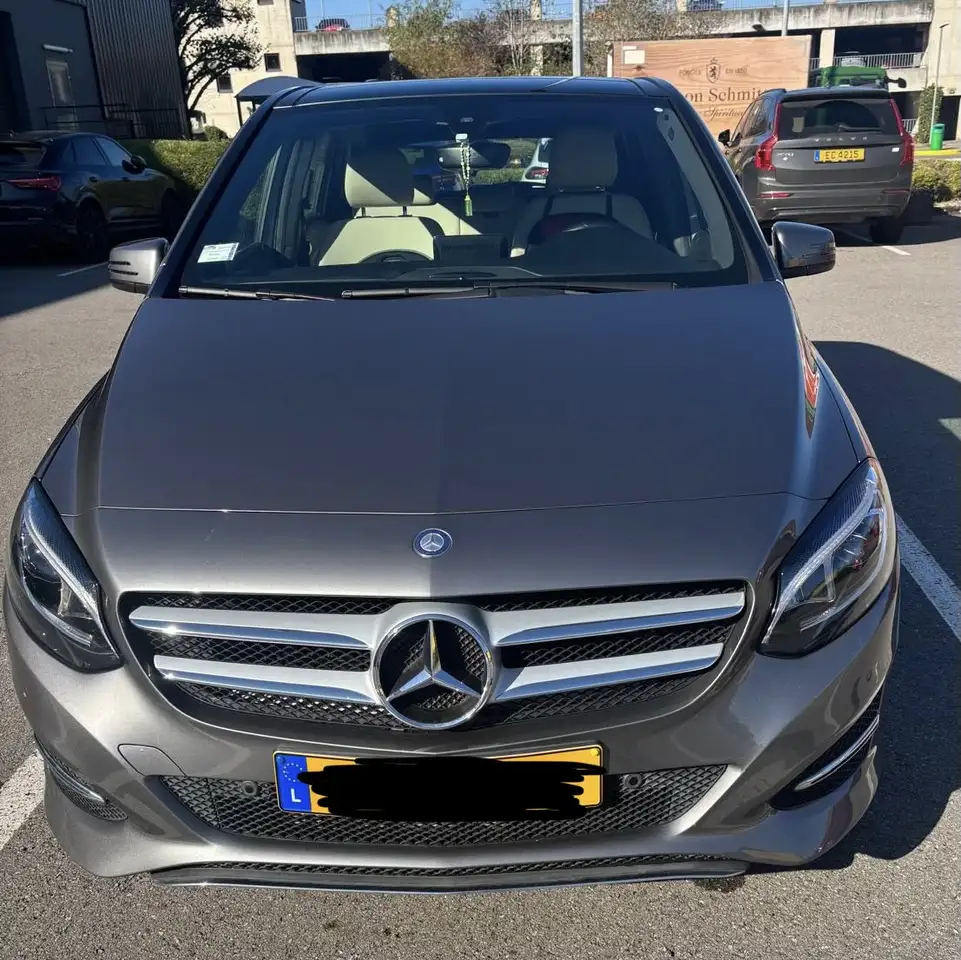 Mercedes-Benz B 180