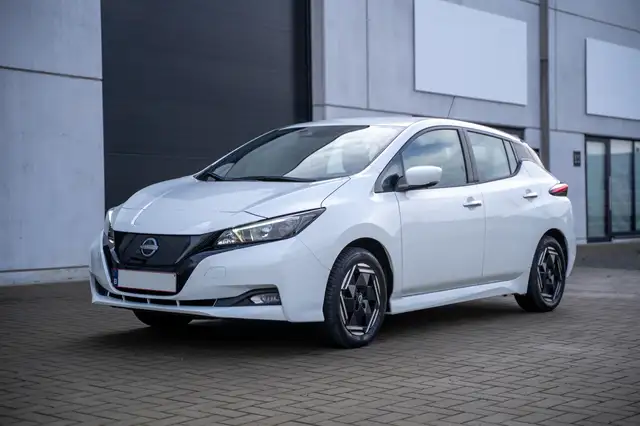 Nissan Leaf 40kWh Acenta - Lane Assist/Front Assist/Camera