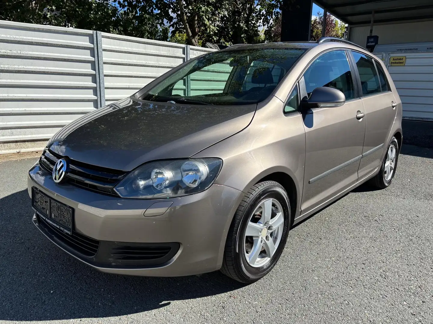 Volkswagen Golf Plus Trendline 1,6 TDI DPF Braun - 1