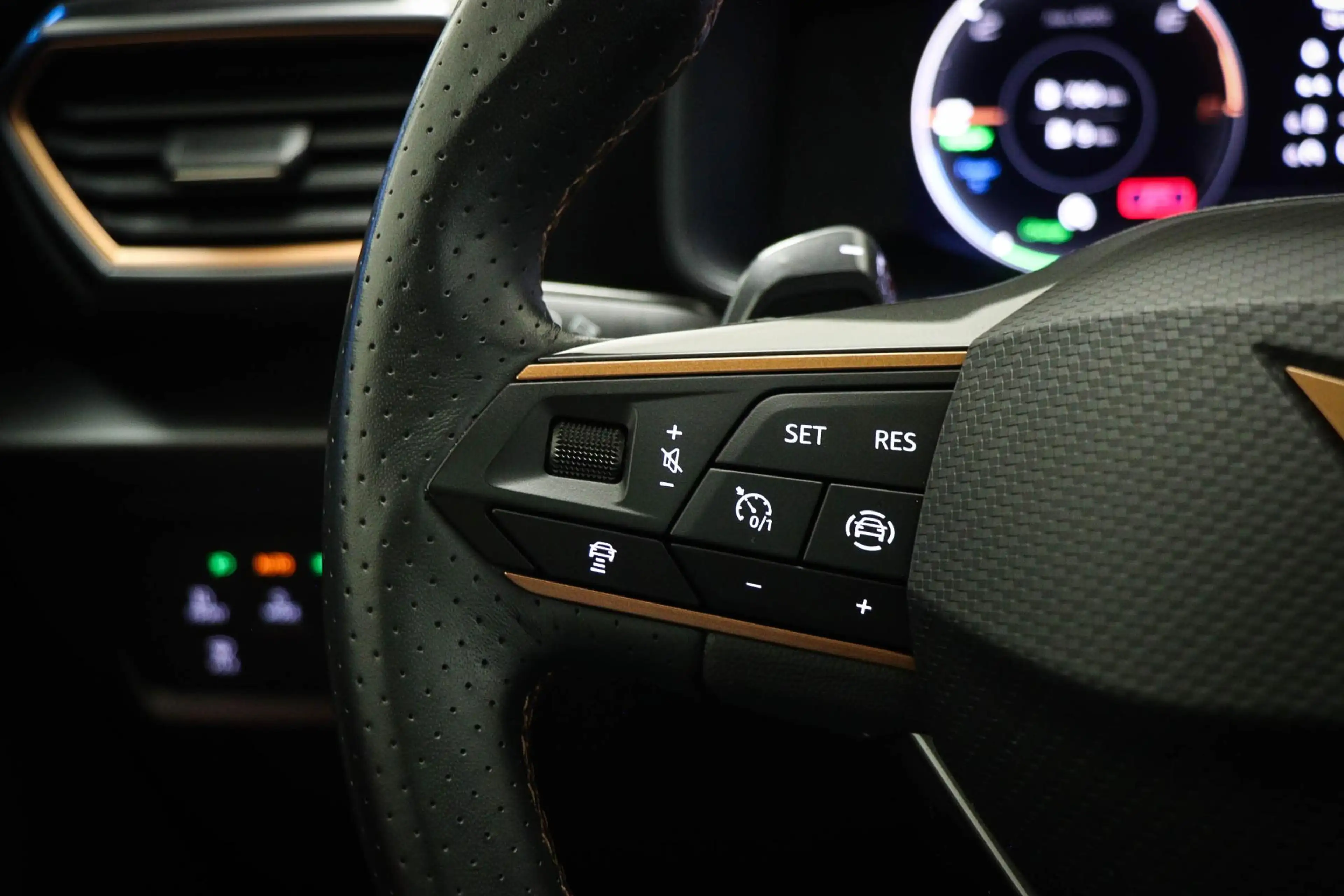 CUPRA Formentor 1.4 e-Hybrid VZ Copper Edition | PANORAMADAK | STU — photo 35